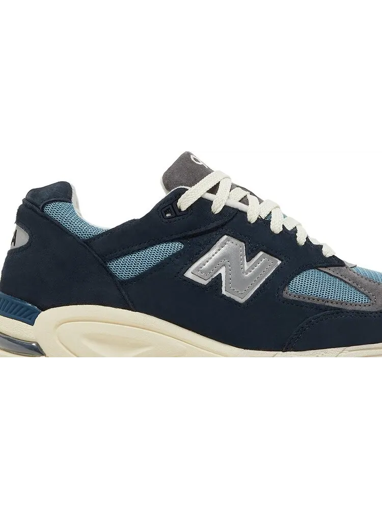 Кроссовки New Balance Teddy Santis x 990v2 Made in USA 'Navy' — изображение 2 из 8, синий