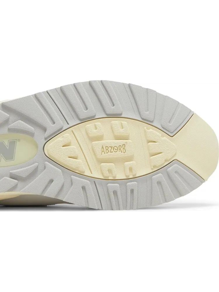 Кроссовки New Balance Teddy Santis x 990v2 Made in USA 'Sea Salt' — изображение 5 из 8, белый