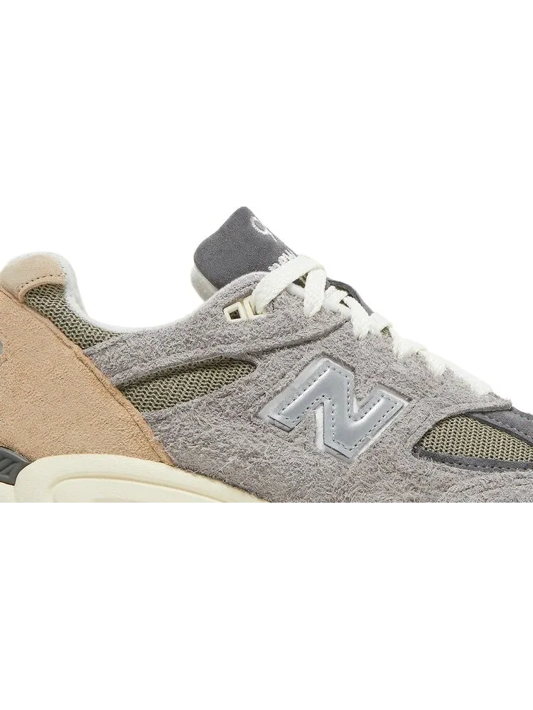 Кроссовки New Balance Teddy Santis x 990v2 Made in USA 'Marblehead' — изображение 2 из 8, серый