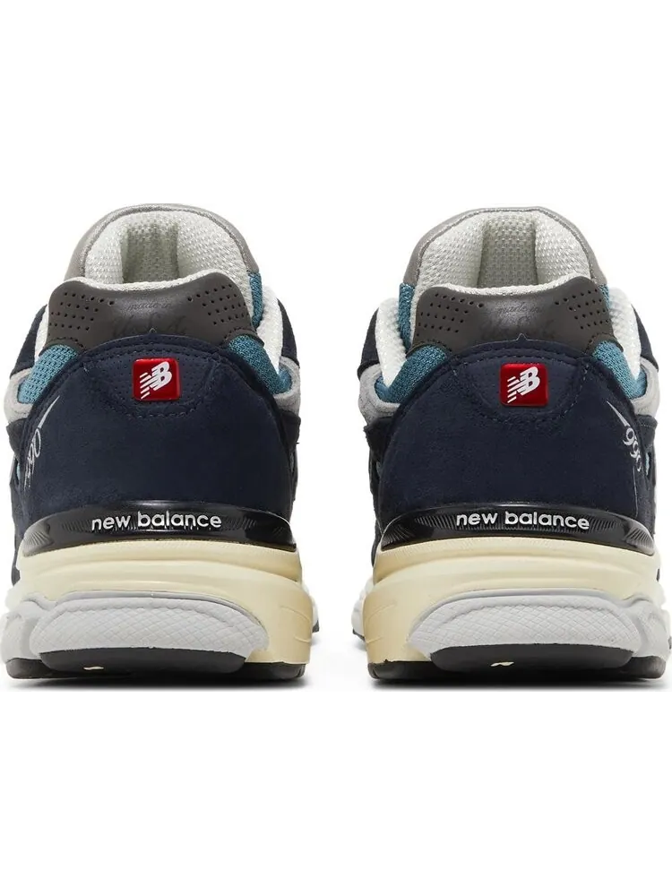 Кроссовки New Balance Teddy Santis x 990v3 Made in USA 'Navy' — изображение 6 из 8, синий