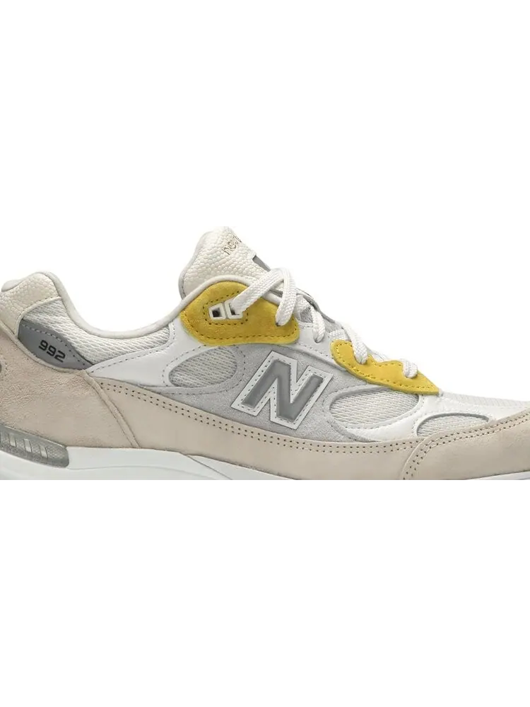 Кроссовки New Balance Paperboy Paris x 992 Made in USA 'Fried Egg' — изображение 2 из 8, бежевый