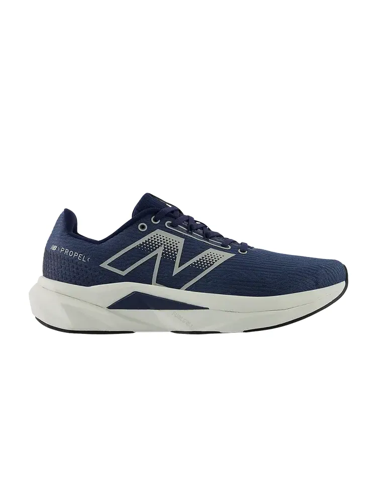 Кроссовки New Balance FuelCell Propel v5 — изображение 1 из 1, синий