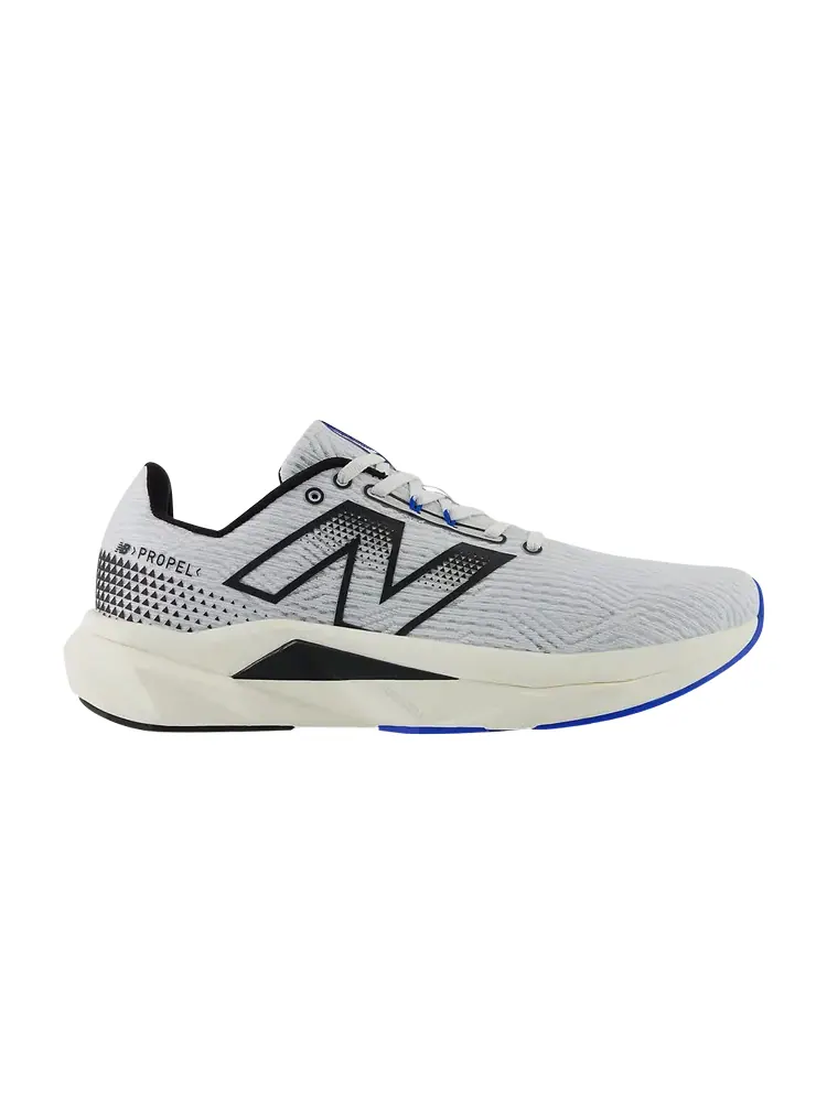 Кроссовки New Balance FuelCell Propel v5 — изображение 1 из 1, серый