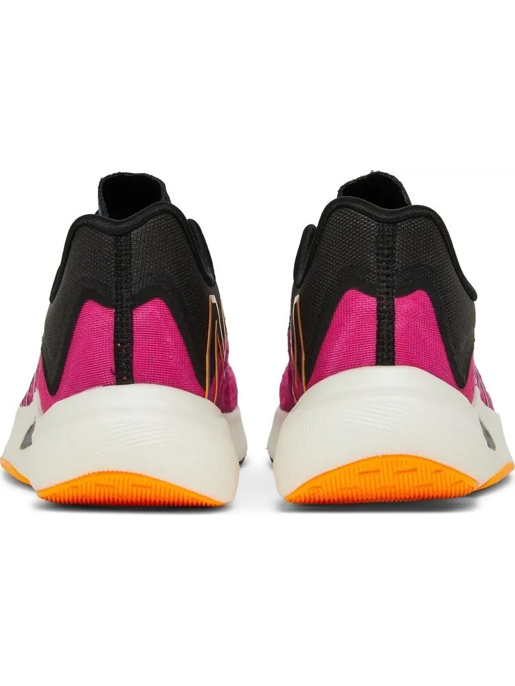 Кроссовки New Balance FuelCell Rebel v2 'Pink Glow Black' — изображение 6 из 8, розовый