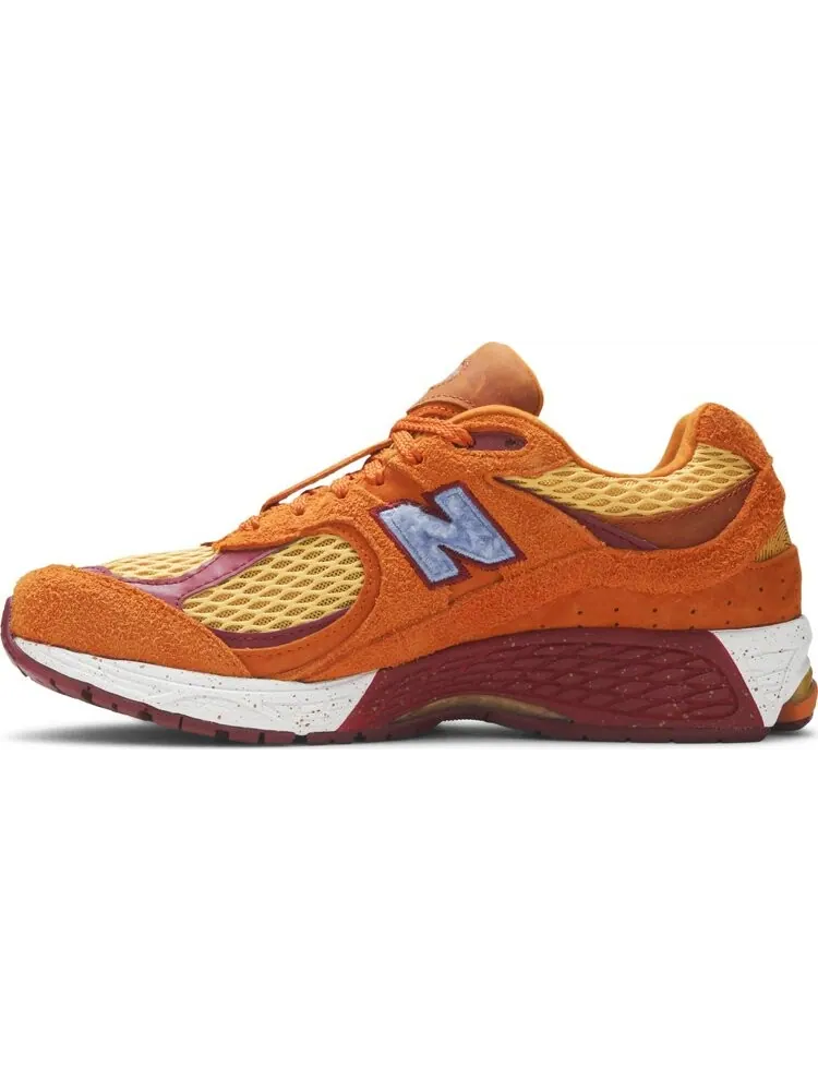 Кроссовки New Balance Salehe Bembury x 2002R 'Peace Be The Journey' — изображение 3 из 8, оранжевый