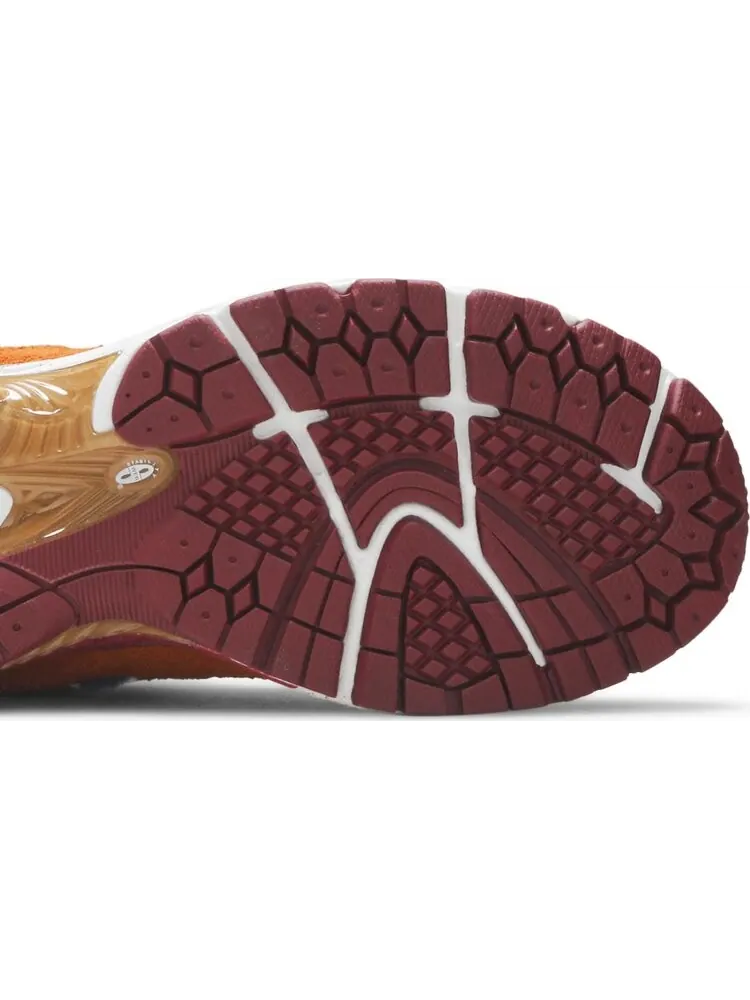 Кроссовки New Balance Salehe Bembury x 2002R 'Peace Be The Journey' — изображение 5 из 8, оранжевый