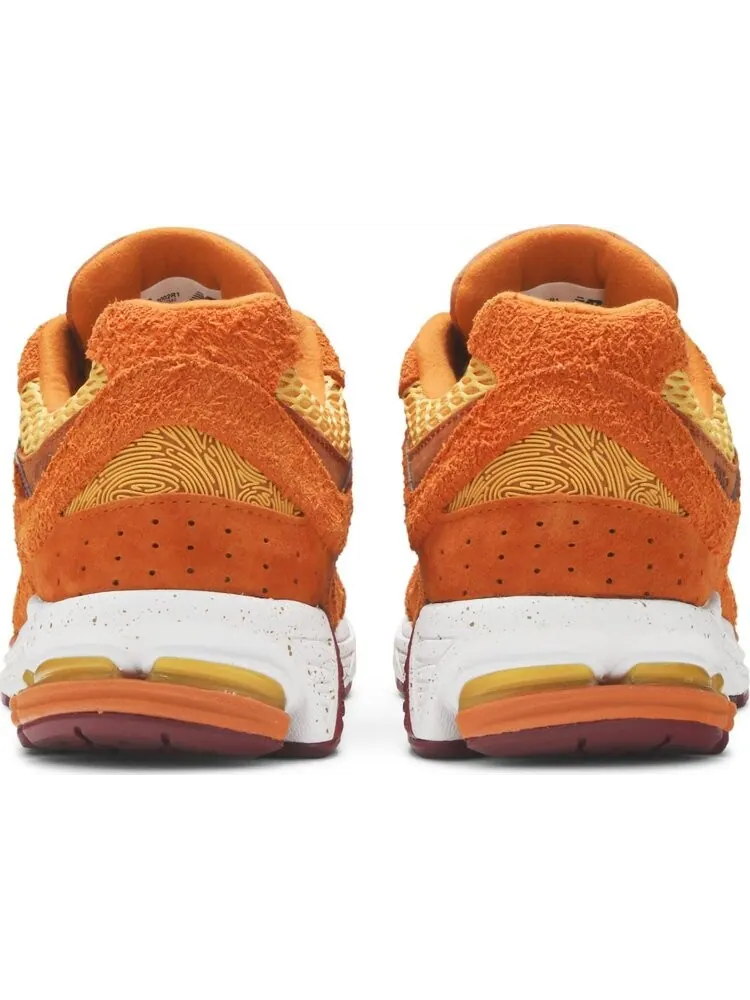 Кроссовки New Balance Salehe Bembury x 2002R 'Peace Be The Journey' — изображение 6 из 8, оранжевый