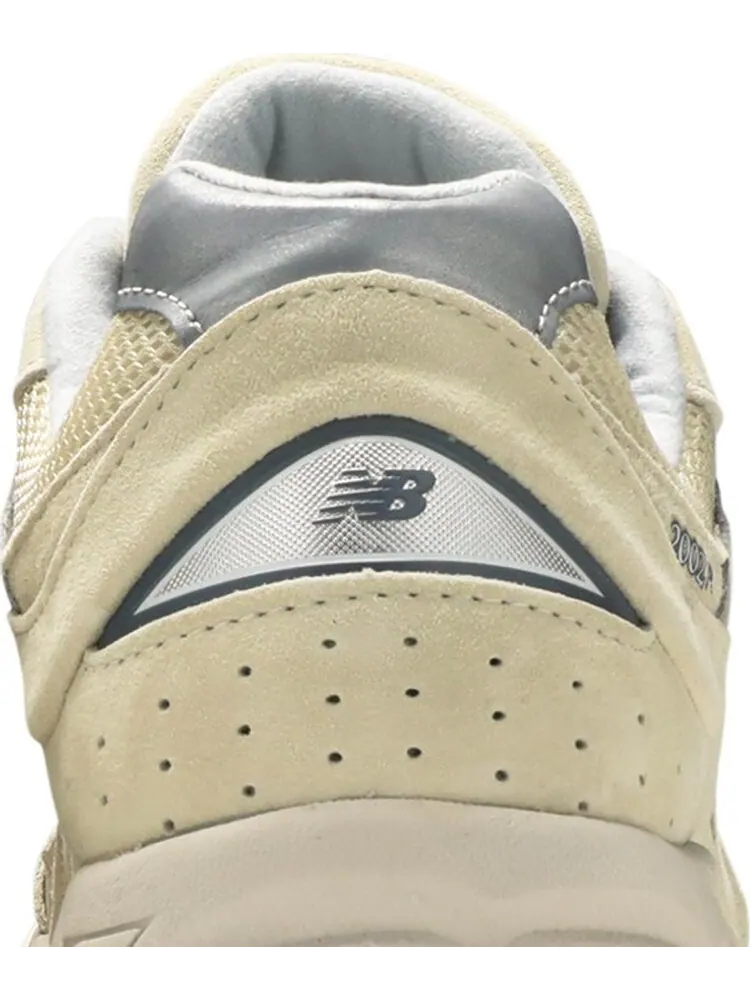 Кроссовки New Balance 2002 'Bone' — изображение 7 из 8, коричневый