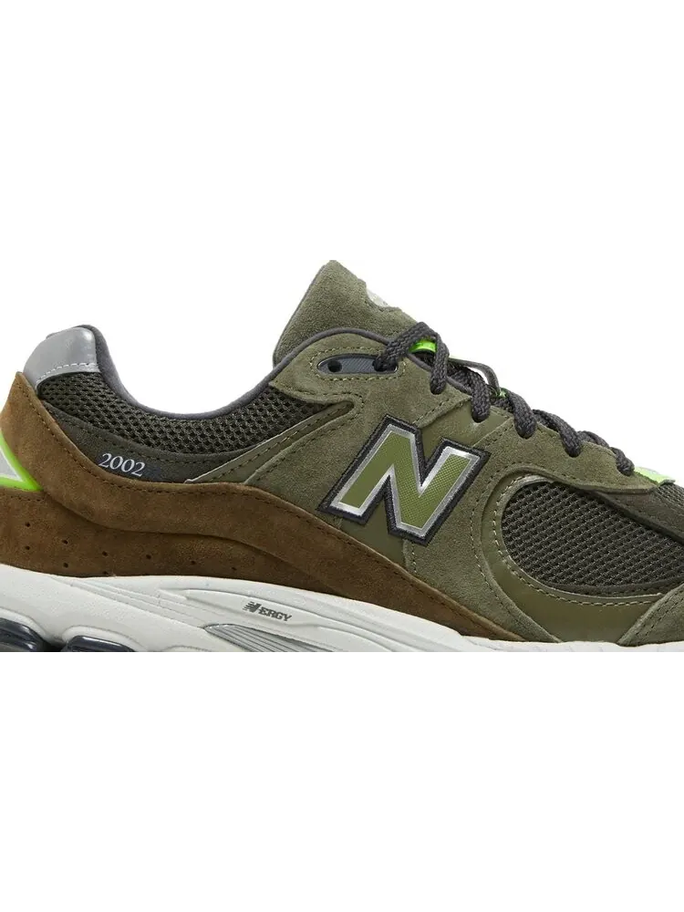 Кроссовки New Balance 2002 'Camo Green' — изображение 2 из 8, зеленый