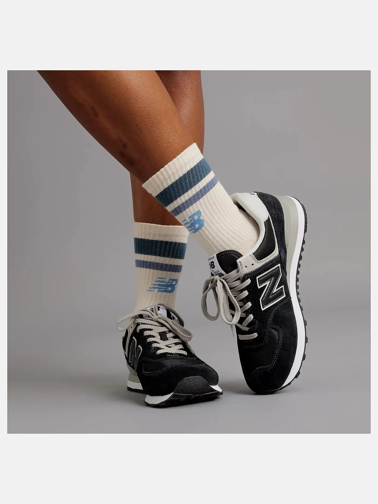 Кроссовки мужские New Balance 574 Core — изображение 2 из 10, черный/белый