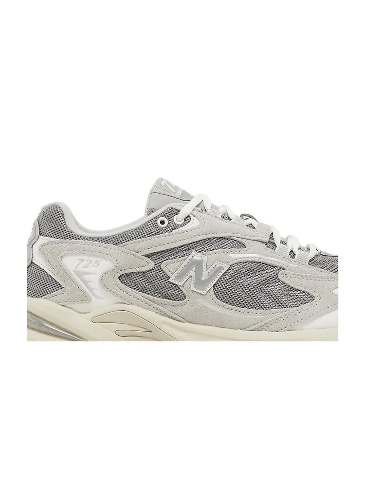 Кроссовки New Balance 725 — изображение 2 из 4, серый