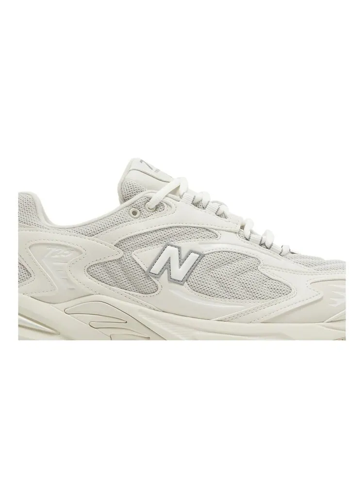 Кроссовки New Balance 725 — изображение 2 из 4, бежевый