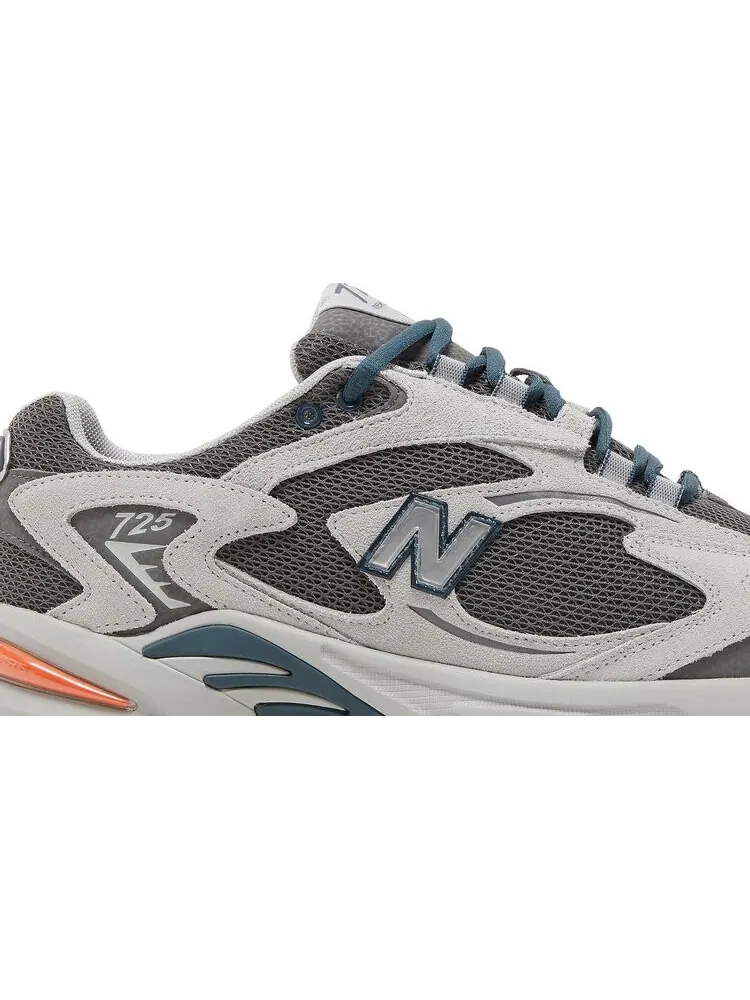 Кроссовки New Balance 725v1 'Dark Grey' — изображение 2 из 8, серый