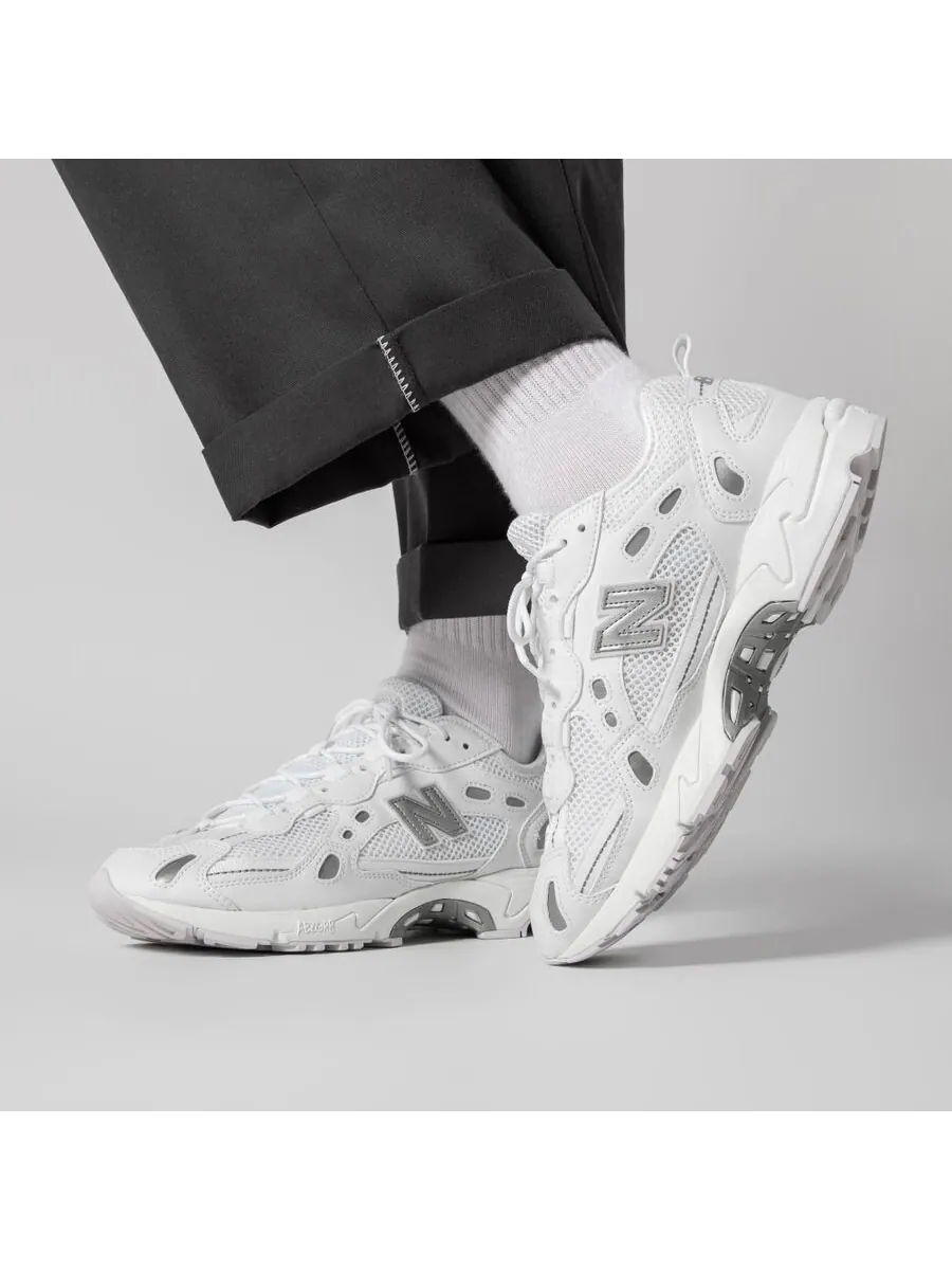 Кроссовки New Balance NB 827 — изображение 2 из 5, белый/серебристый