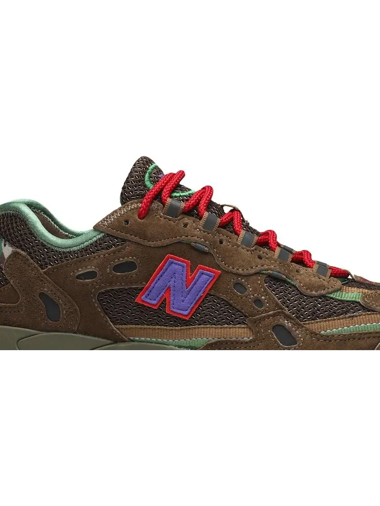 Кроссовки New Balance Stray Rats x 827 'Sewer Stompers' — изображение 2 из 8, коричневый
