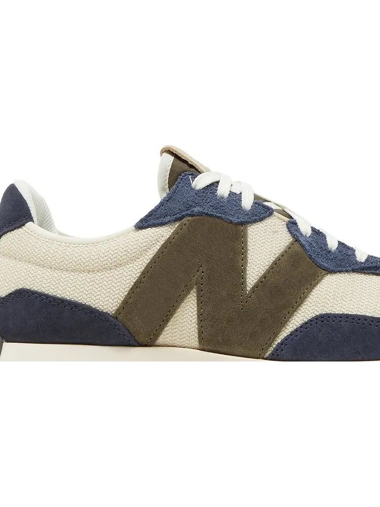 Кроссовки New Balance 327 'Beige Navy' — изображение 2 из 8, бежевый