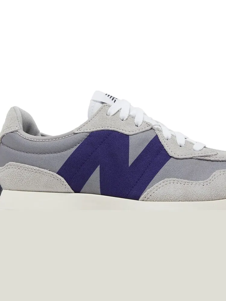 Кроссовки New Balance 327 'Rain Cloud Virtual Violet' — изображение 2 из 8, серый