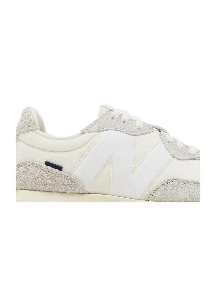 Кроссовки New Balance 327 — изображение 2 из 4, бежевый