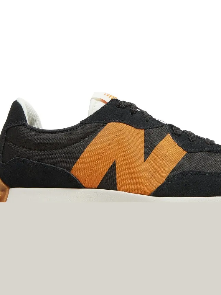 Кроссовки New Balance 327 'Black Orange' — изображение 2 из 8, черный