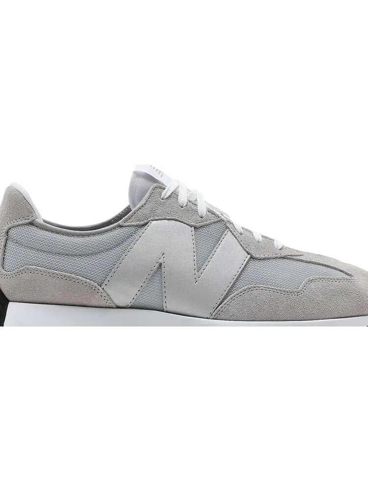 Кроссовки New Balance 327 'Rain Cloud Metallic Silver' — изображение 2 из 8, серый