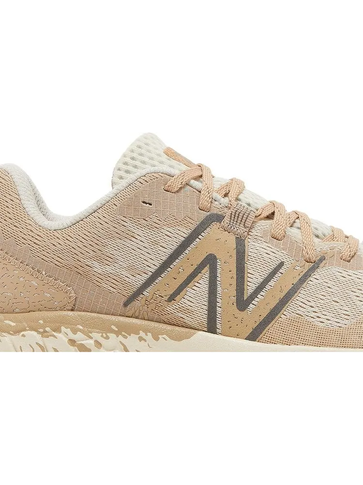 Кроссовки New Balance Fresh Foam X Hierro v7 'Focus Grey Calm Brown' — изображение 2 из 8, коричневый
