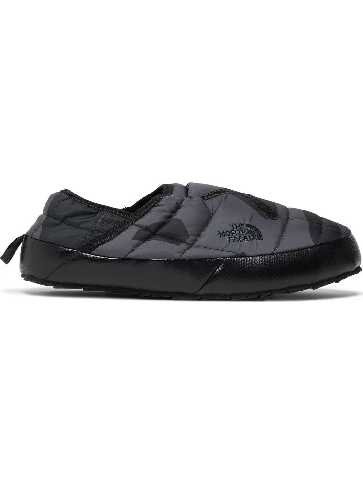 Кроссовки KAWS x ThermoBall Traction Mule VP Black Camo — изображение 1 из 8, черный