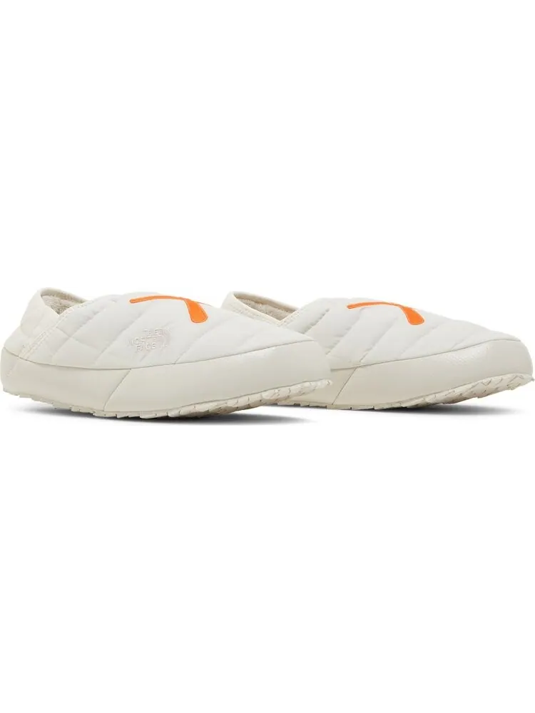 Кроссовки KAWS x ThermoBall Traction Mule VS Moonlight Ivory Orange — изображение 8 из 8, белый