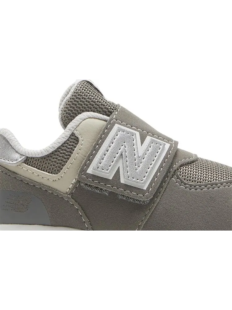 Детские кроссовки New Balance 574 NEW-B Hook & Loop Wide — изображение 2 из 7, серый/белый