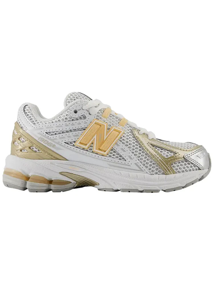Кроссовки New Balance 1906R Little Kid 'Silver Metallic Peach Bloom' — изображение 1 из 1, серебристый металлик