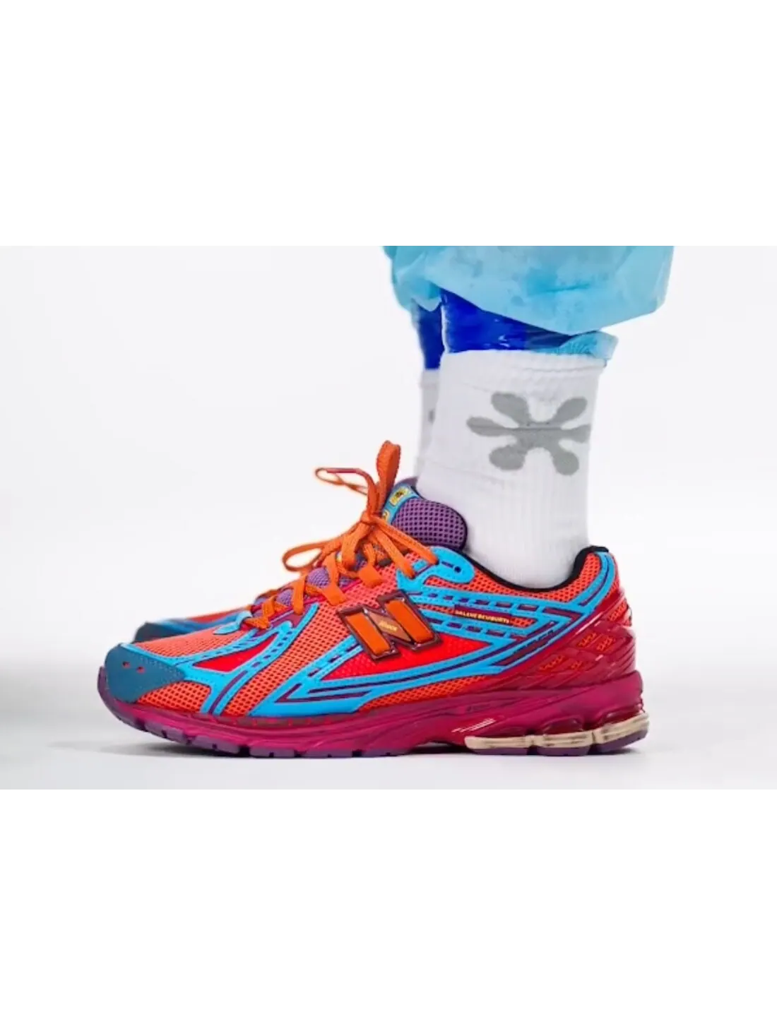 Кроссовки New Balance 1906R x Salehe Bembury 'Heat Be Hot - Magma' — изображение 7 из 12, синий/оранжевый