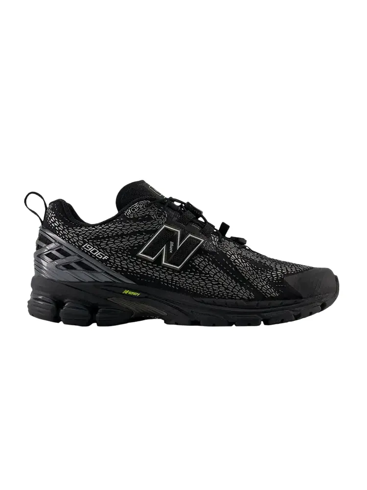 Кроссовки New Balance 1906R 'Black White Alkaline Green' — изображение 1 из 1, серый