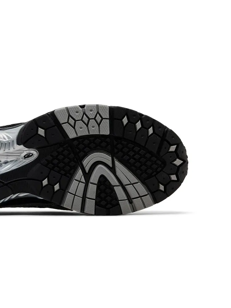 Кроссовки 1906L 'Silver Metallic Black' — изображение 5 из 8