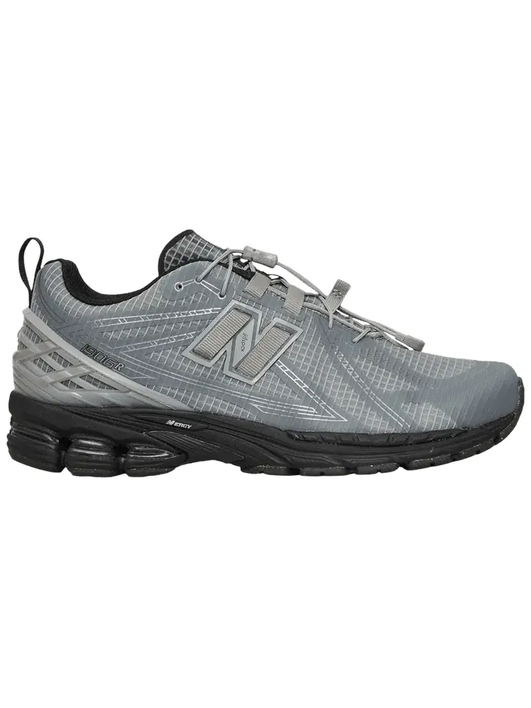 Кроссовки New Balance 1906R — изображение 1 из 1, серый
