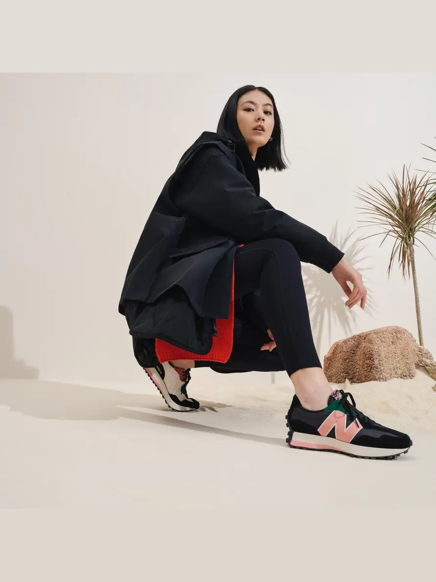 Кроссовки New Balance 327 Черно-розовые — изображение 2 из 7