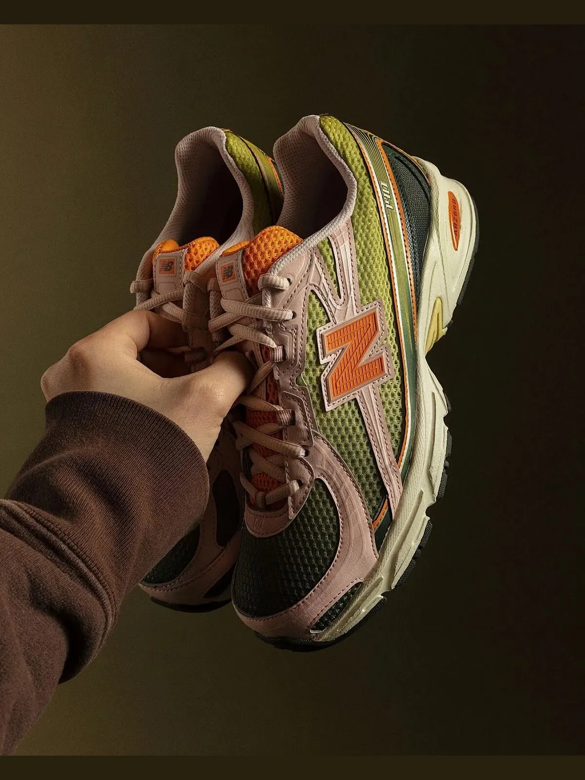 Кроссовки унисекс CNCPTS x New Balance 740 'Saignée' — изображение 11 из 17, розовый/зеленый