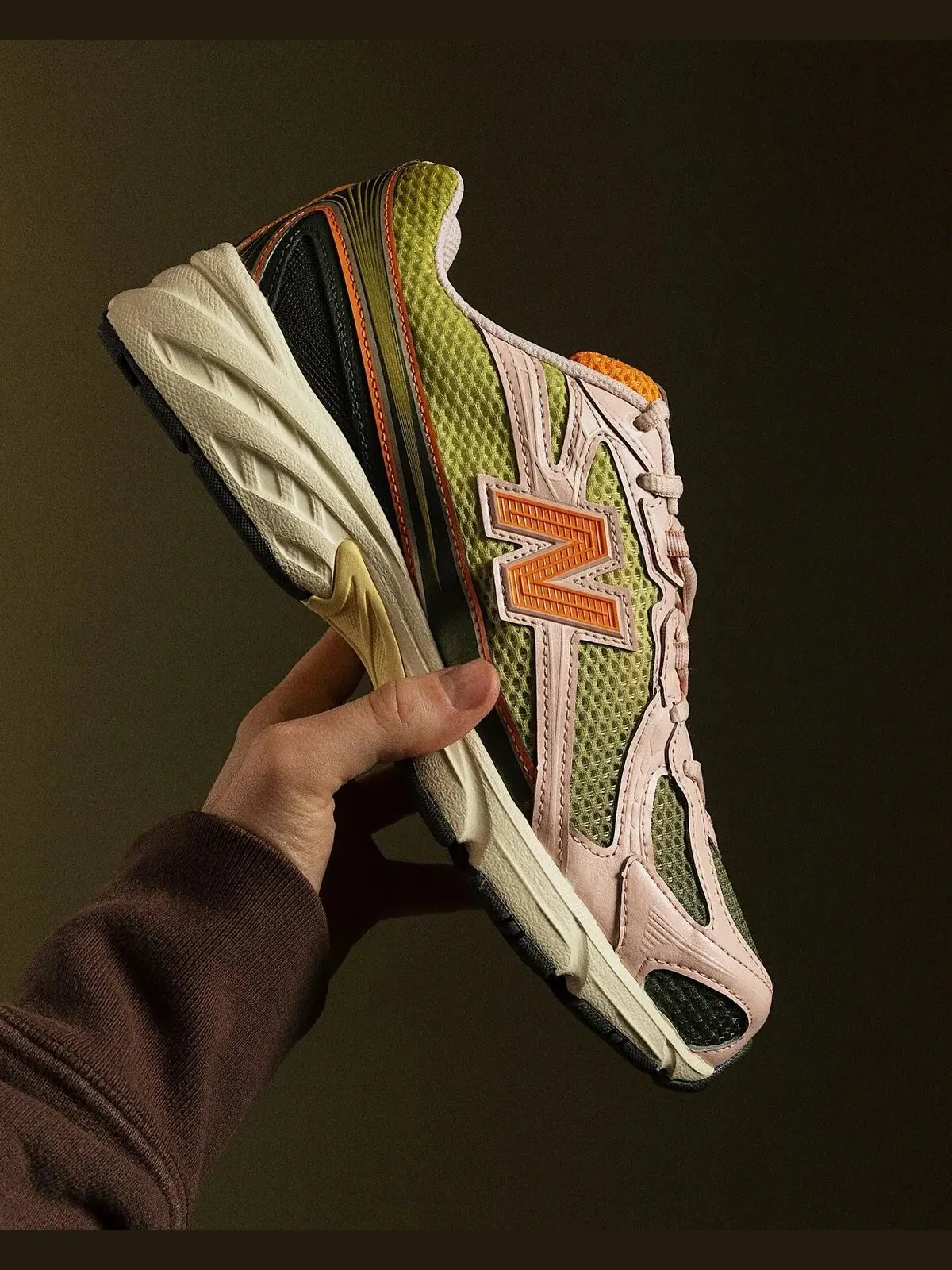 Кроссовки унисекс CNCPTS x New Balance 740 'Saignée' — изображение 13 из 17, розовый/зеленый
