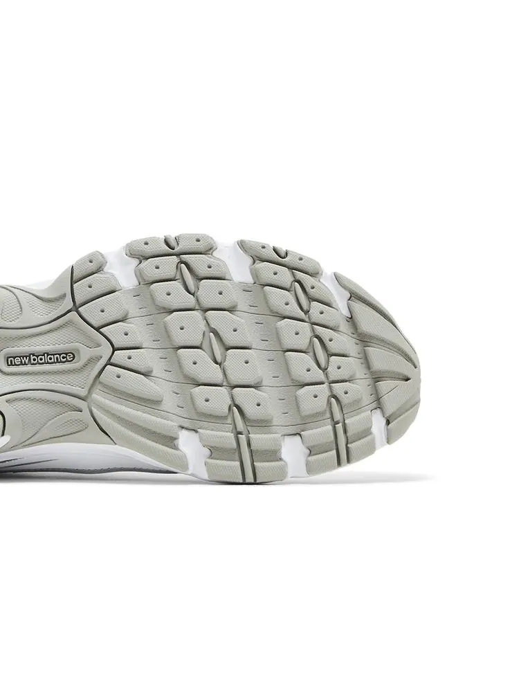 Кроссовки 740v2 'White Silver Reflection' — изображение 5 из 8, белый серебристый