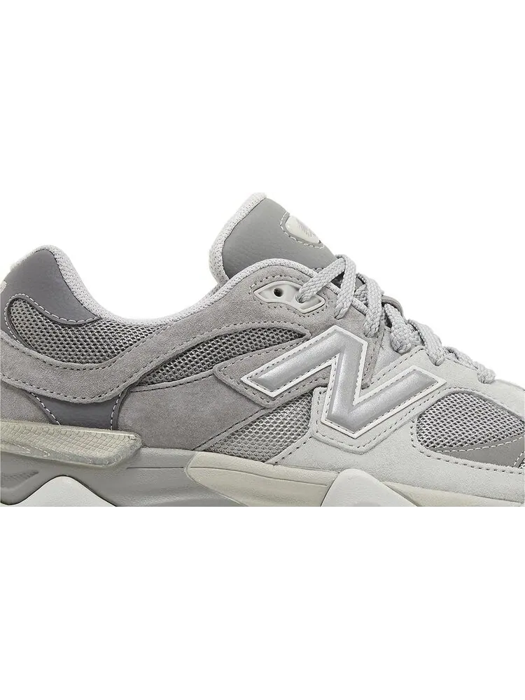 Кроссовки New Balance 9060 — изображение 2 из 4, серый