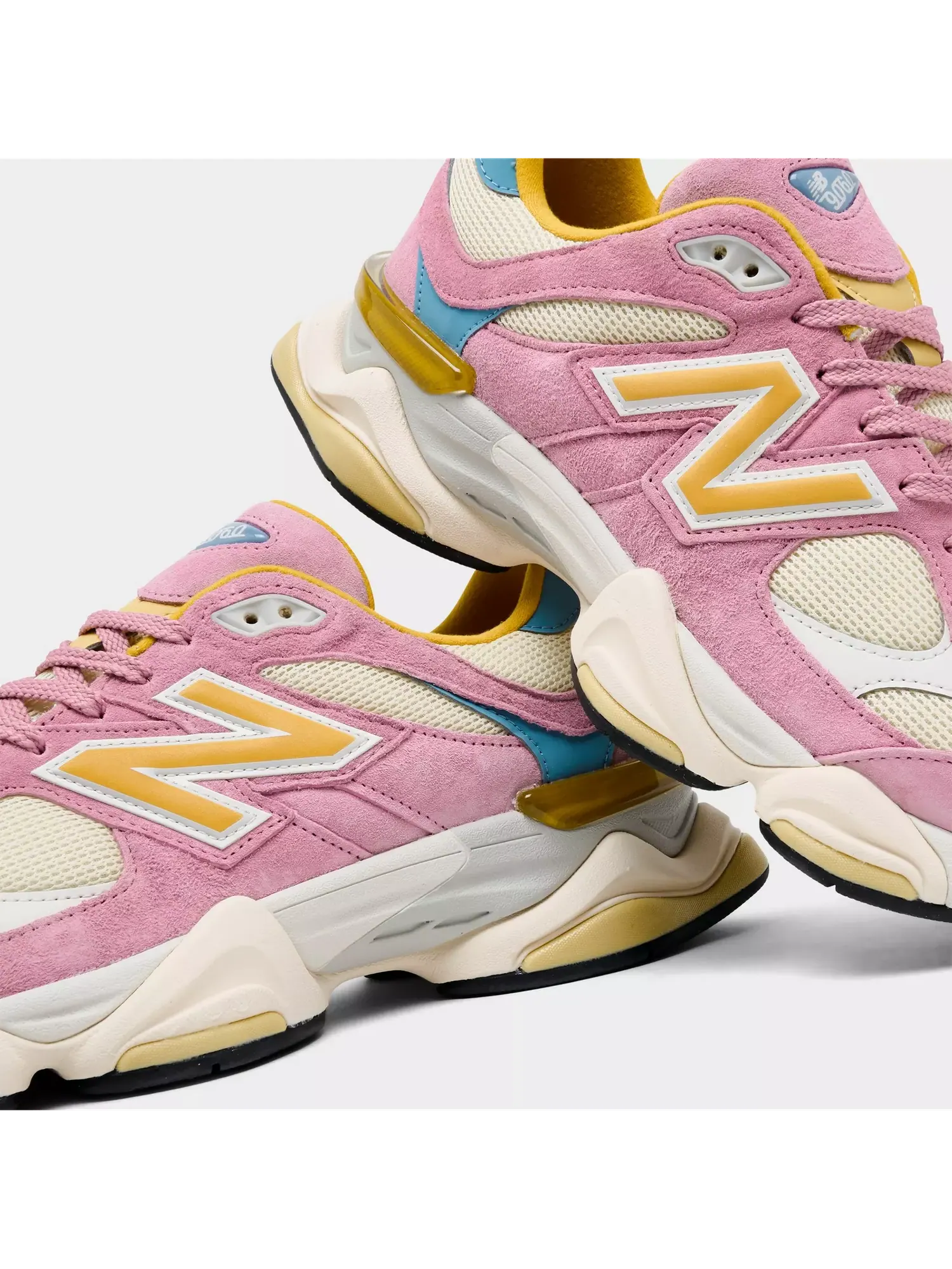 Кроссовки New Balance 9060 'Pink Suede' — изображение 3 из 7, розовый