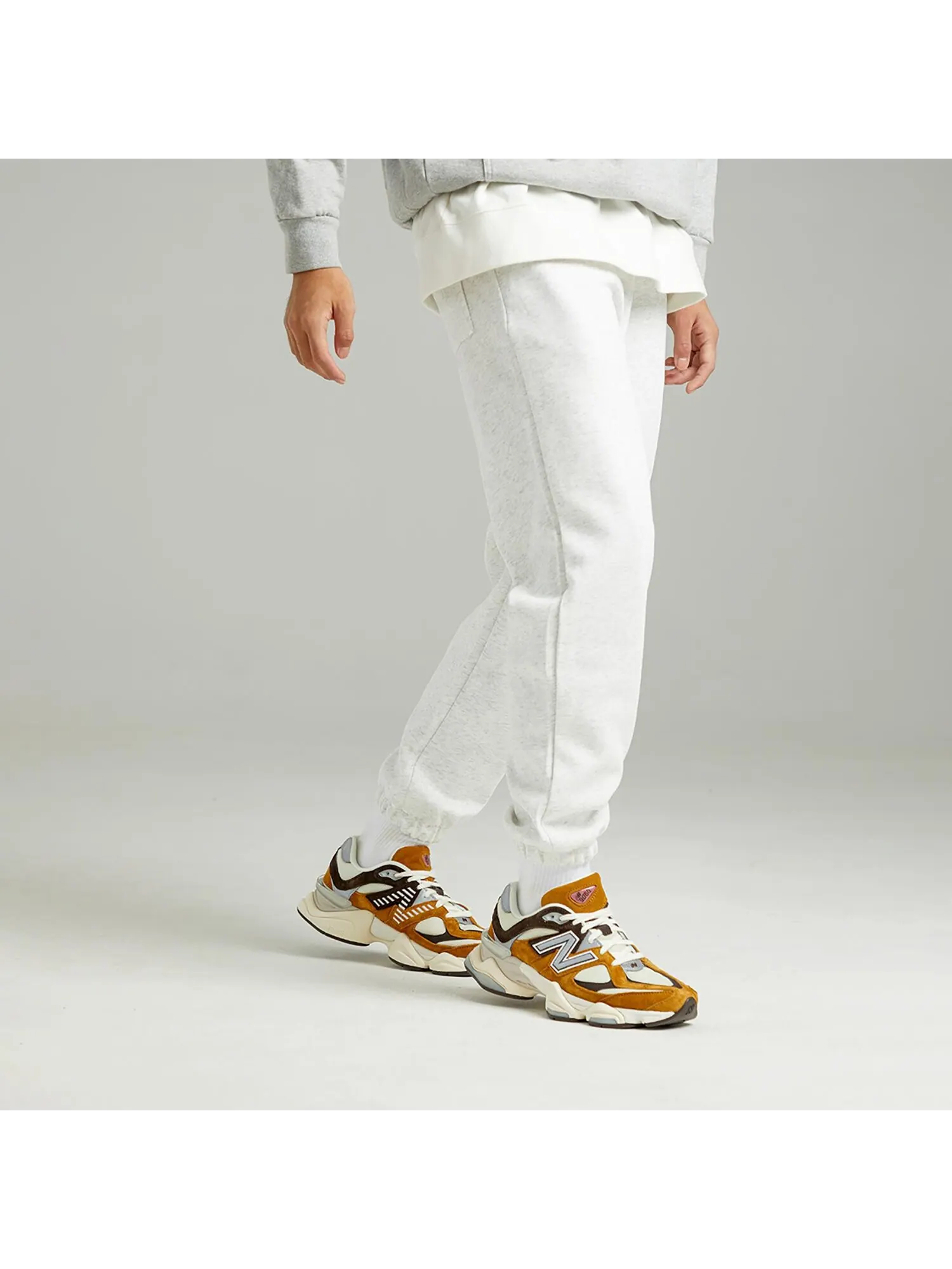 Кроссовки New Balance 9060: Стиль и Комфорт в Коричнево-Белой Гамме — изображение 2 из 6