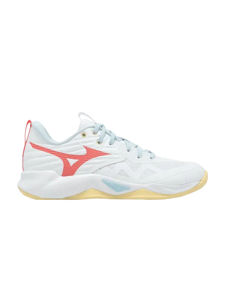 Кроссовки Mizuno Wmns Wave Momentum Pro — изображение 1 из 1, белый