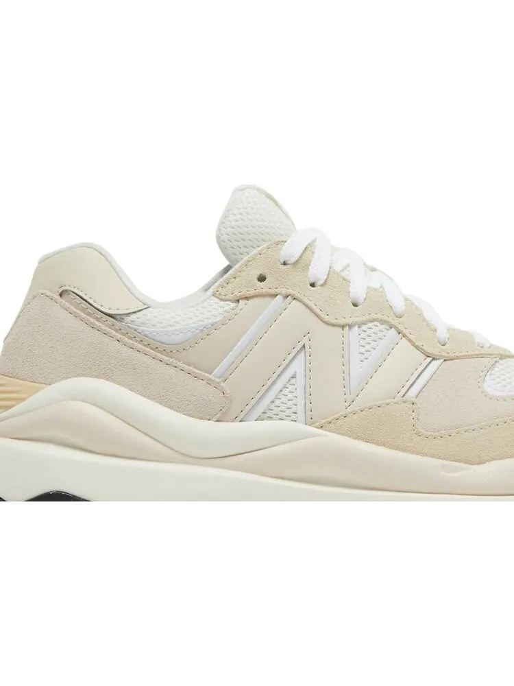Кроссовки New Balance Wmns 57/40 'Sea Salt' — изображение 2 из 8, бежевый