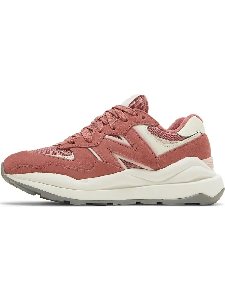 Кроссовки New Balance Wmns 57/40 'Henna Oyster Pink' — изображение 3 из 8, розовый