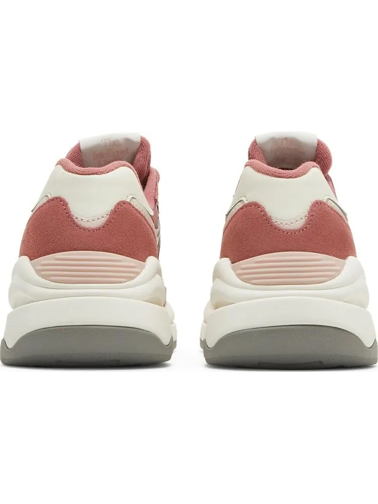 Кроссовки New Balance Wmns 57/40 'Henna Oyster Pink' — изображение 6 из 8, розовый