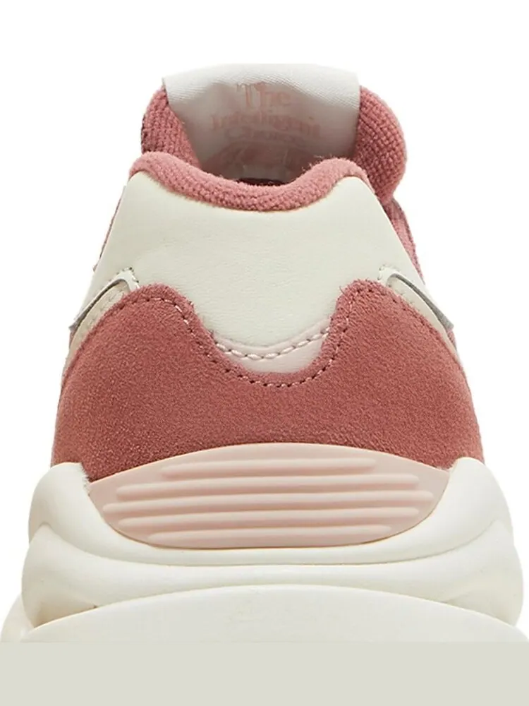Кроссовки New Balance Wmns 57/40 'Henna Oyster Pink' — изображение 7 из 8, розовый