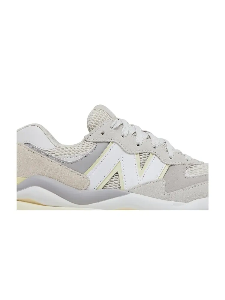 Кроссовки New Balance Wmns 57/40 — изображение 2 из 3, серый