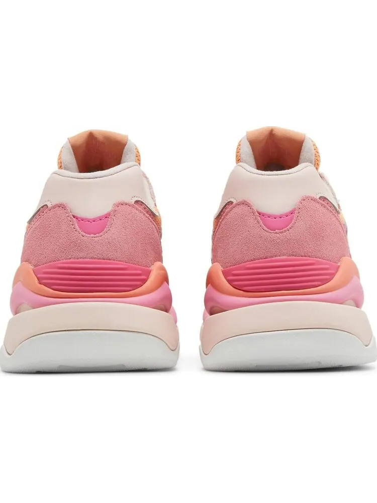 Кроссовки New Balance Wmns 57/40 'Valentine's Day' — изображение 6 из 8, розовый