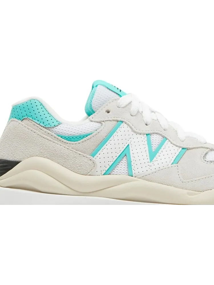 Кроссовки New Balance Wmns 57/40 'Sea Salt Summer Jade' — изображение 2 из 8, бежевый