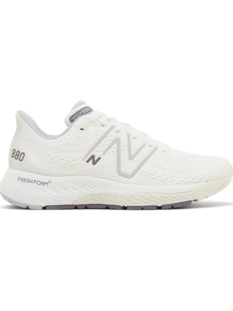 Кроссовки Wmns Fresh Foam X 880v13 'Sea Salt Grey Violet' — изображение 1 из 4, белый