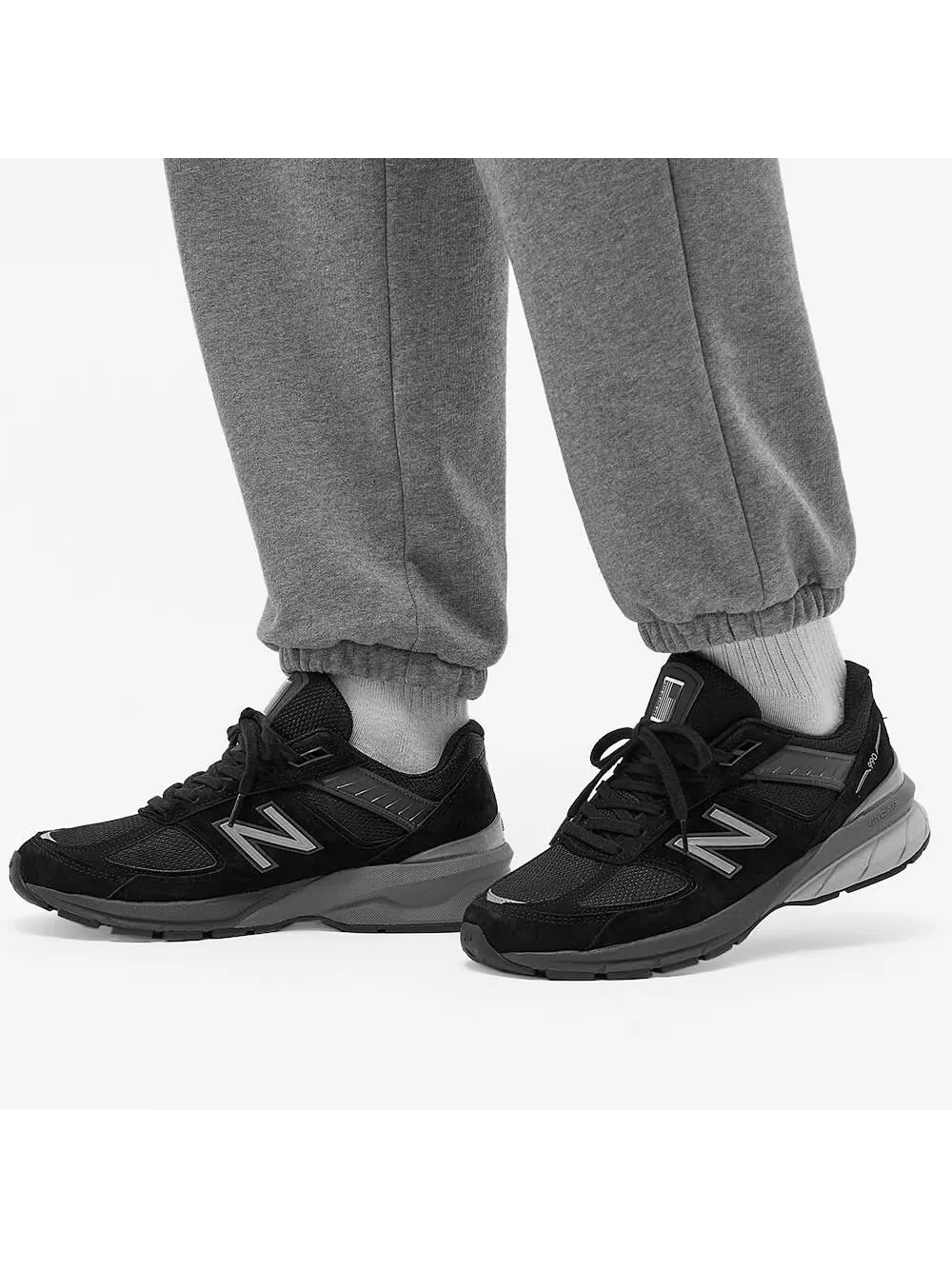 Кроссовки New Balance Wmns 990v5 — изображение 2 из 6, черный